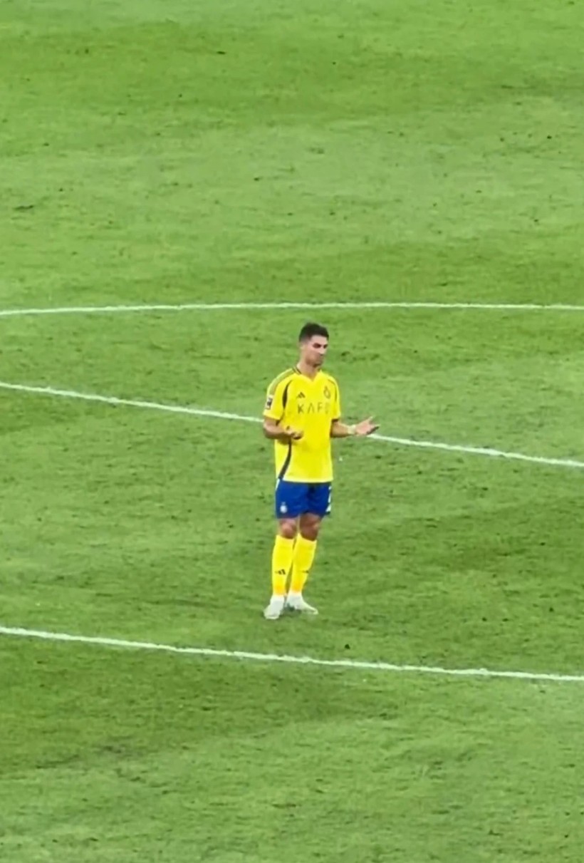 Ronaldo kendini affetmedi: Al Nassr elendi, yıldız futbolcu kendisiyle tartıştı - Resim : 1