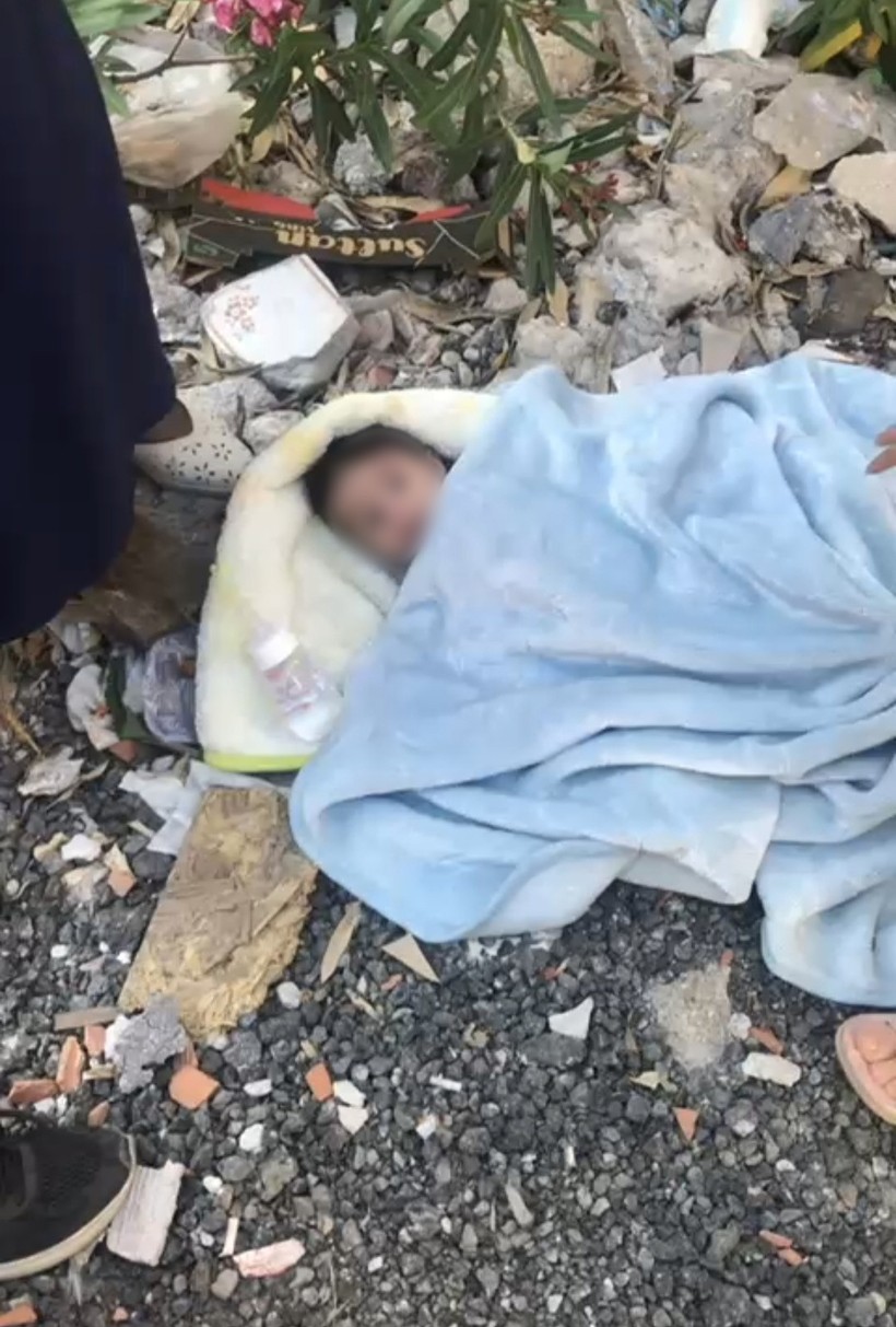 İstanbul Güngören'de boş arazide 3 aylık bebek bulundu - Resim : 3