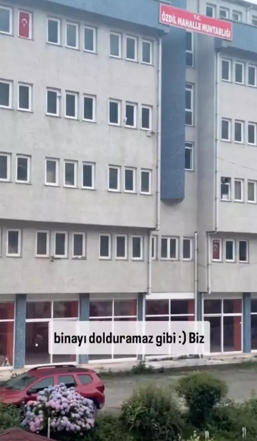 Dev muhtarlık binası gündem oldu! "Devlet mi yönetiyor burada?" - Resim : 1