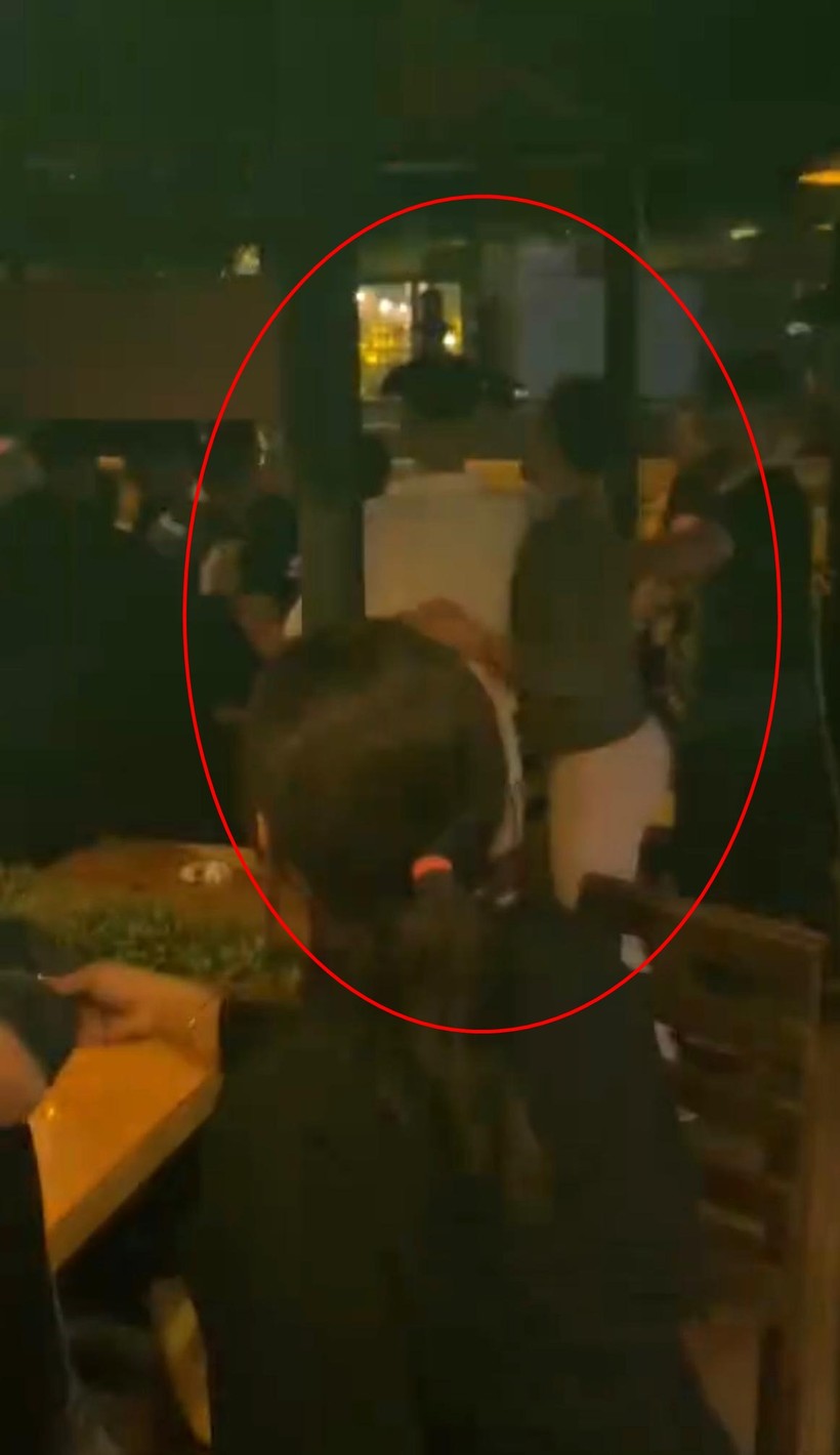 Eğlence mekanında 'yan bakma' kavgası kamerada - Resim : 1
