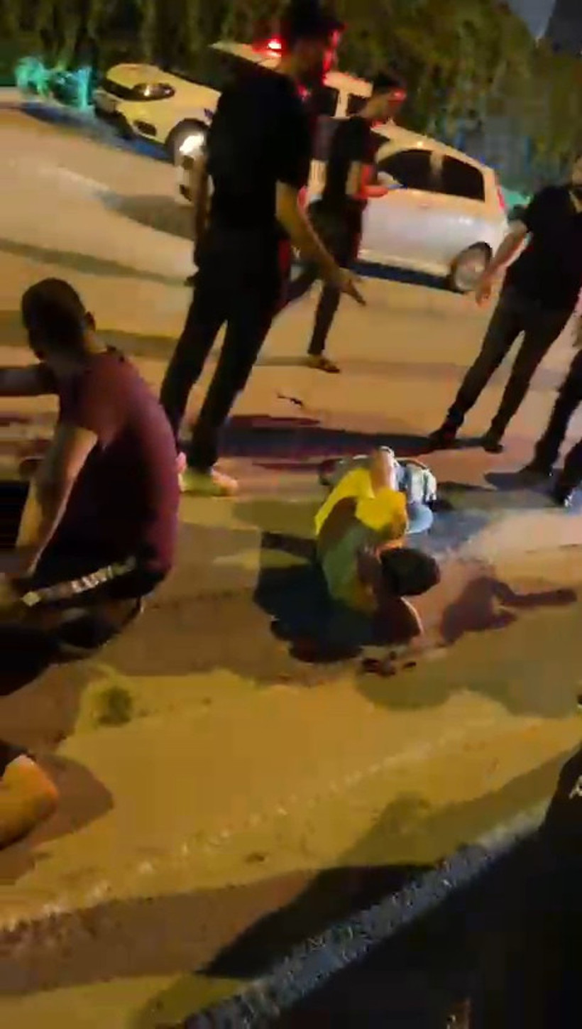 Sokakta tanımadıkları kişiler tarafından tabancayla ayaklarından vuruldular - Resim : 1
