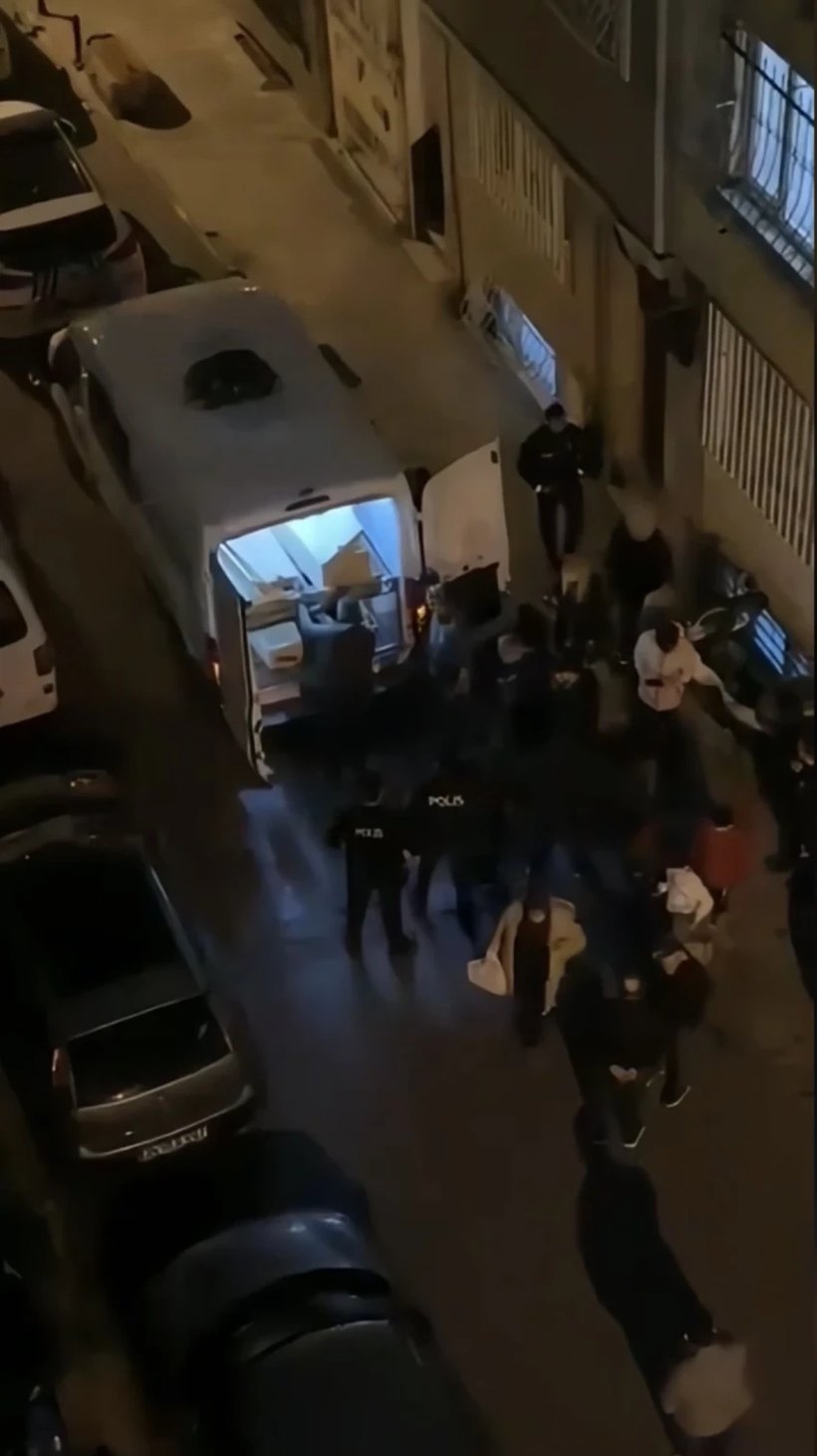 Beyoğlu&rsquo;nda sır &ouml;l&uuml;m! Evde kalbinden vurulmuş halde bulundu: "Bilgisayarımı Afrikalı birine verin" - Resim : 1
