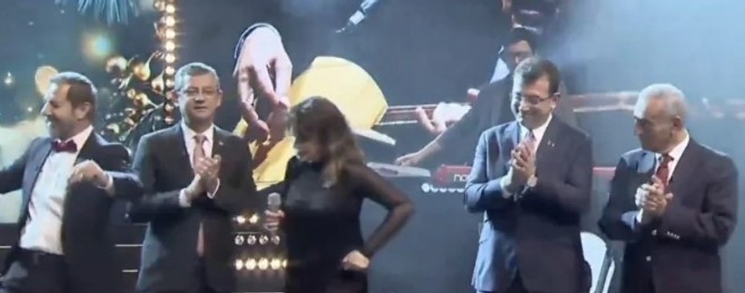 Özgür Özel ve Ekrem İmamoğlu'nun Halk TV ekranlarında coşkulu yılbaşı eğlencesi çok konuşuldu!  Murat Ongun'dan yanıt - Resim : 5