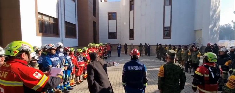 Enkaz altında kalan Meksikalı arama kurtarma köpeği törenle uğurlandı - Resim: 8