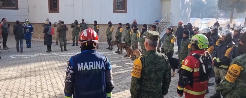 Enkaz altında kalan Meksikalı arama kurtarma köpeği törenle uğurlandı - Resim: 11