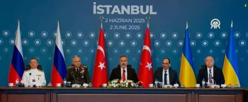 Dünyanın gözü İstanbul'da: Ukrayna-Rus heyetleri arasındaki ateşkes görüşmesi bir saat sürdü - Resim : 2