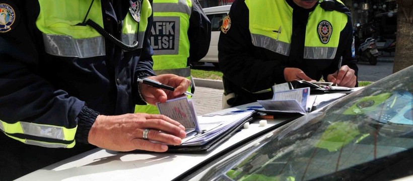 2023 yeni trafik cezaları belli oldu! Hepsi ayrı ayrı katlandı, işte en çok yenilen cezalar ve yeni fiyatları... - Resim: 9