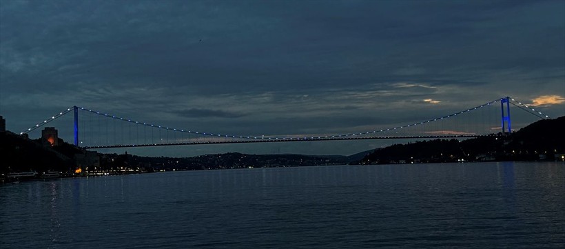 FSM Köprüsü, Engelliler Haftası dolayısıyla mavi renge büründü - Resim: 2