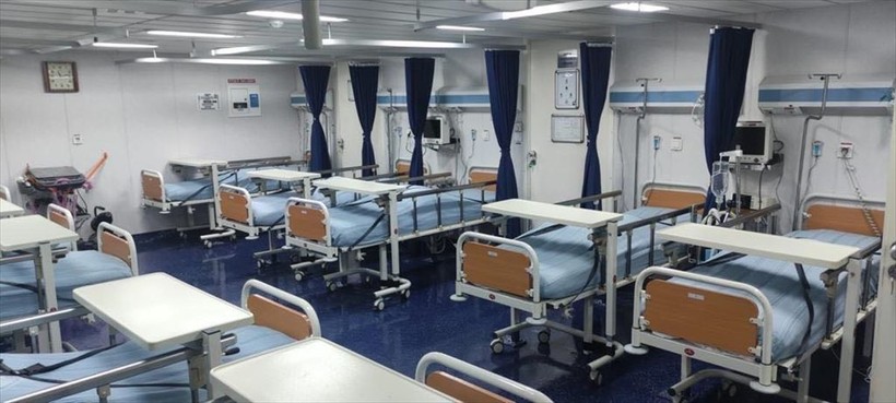 Dev çıkarma gemileri Sancaktar ve Bayraktar depremzedeler için yüzer hastane oldu - Resim: 3