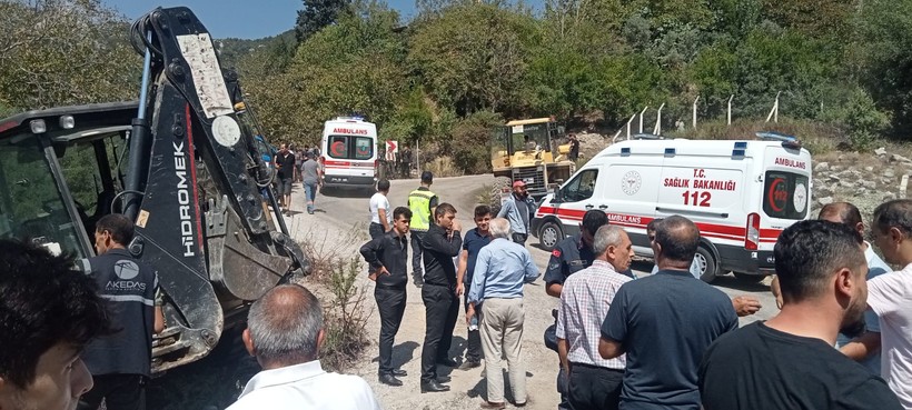 Son Dakika: Kahramanmaraş'ta feci kaza! Kamyon cenaze namazı kılanların arasına daldı: Ölü ve yaralılar var - Resim : 8