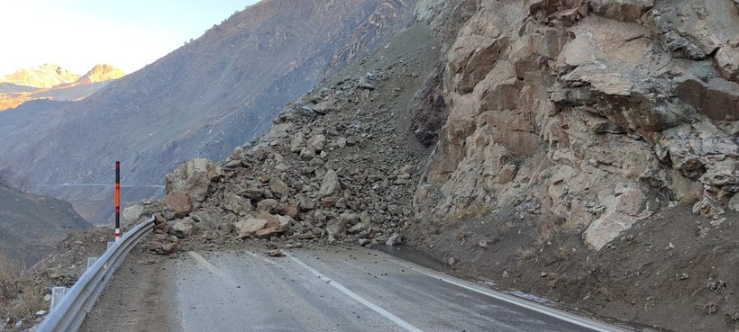 Gece saatlerinde Yüksekova'da heyelan! Yaralanan 3 kişi hastanelere kaldırıldı - Resim: 3