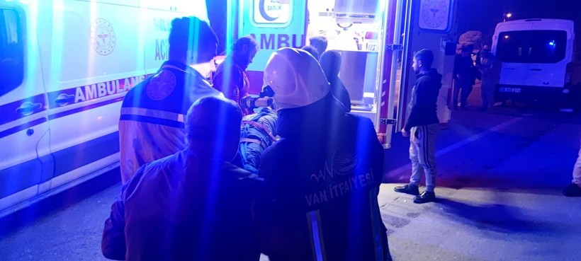 Köpeğe çarpmamak için kaza yaptı: 8 kişi yaralandı - Resim: 3