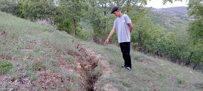 Tokat'ta deprem sonrası insan boyunda çatlaklar oluştu - Resim: 4