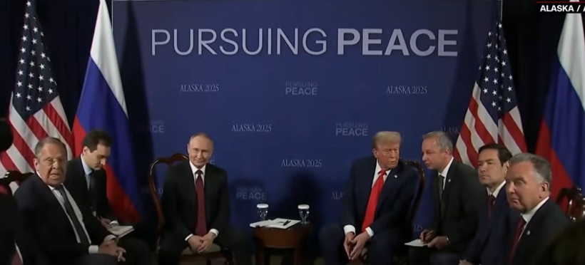 Alaska'da Trump-Putin Zirvesi: Tokalaşarak karşıladılar - Resim : 3