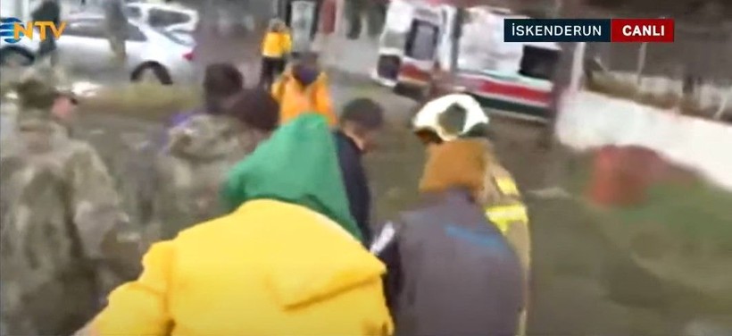 Son dakika... Hatay İskenderun'da 14 saat sonra 22 yaşındaki Gülşah Kaplan kurtarıldı - Resim: 3