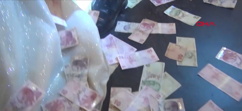 Bir aşiret düğünü klasiği! Geline 15 milyonluk altın takıldı, paralar başlarında uçuştu - Resim: 4