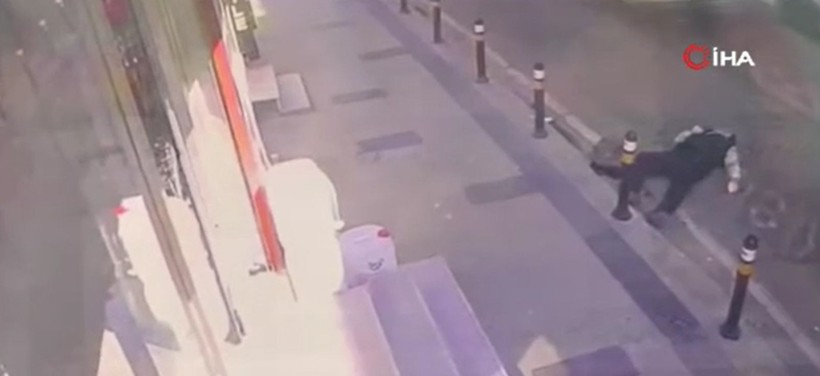 İstanbul'da kan donduran ölüm! Fenalaşıp yola düştü, üzerinden servis geçti: O anlar kamerada - Resim: 5