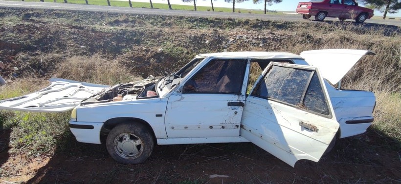 Şanlıurfa’da otomobil devrilmesi sonucu 3 kişi yaralandı - Resim: 1