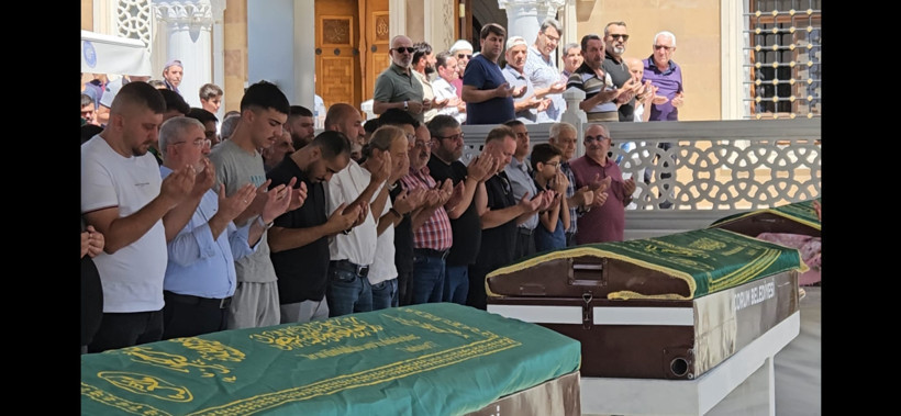 Atık yağ tankına düşüp ölen anne ile oğlu toprağa verildi - Resim : 1