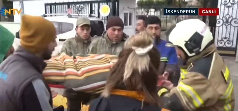 Son dakika... Hatay İskenderun'da 14 saat sonra 22 yaşındaki Gülşah Kaplan kurtarıldı - Resim: 2