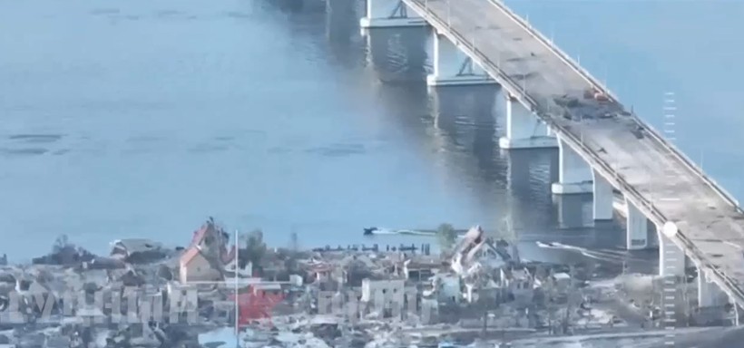 Rusya Ukrayna askerlerini taşıyan feribotu Kamikaze drone ile vurdu - Resim: 1