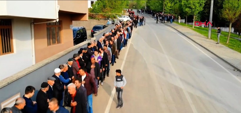 Bursa'da kıskandıran gelenek! Bin kişi bayramlaşma sırasına girdi - Resim: 6