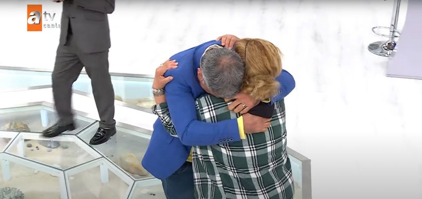 Esra Erol'da 35 yıllık hasret son buldu! Bu kavuşma stüdyodaki herkesi ağlattı - Resim: 4