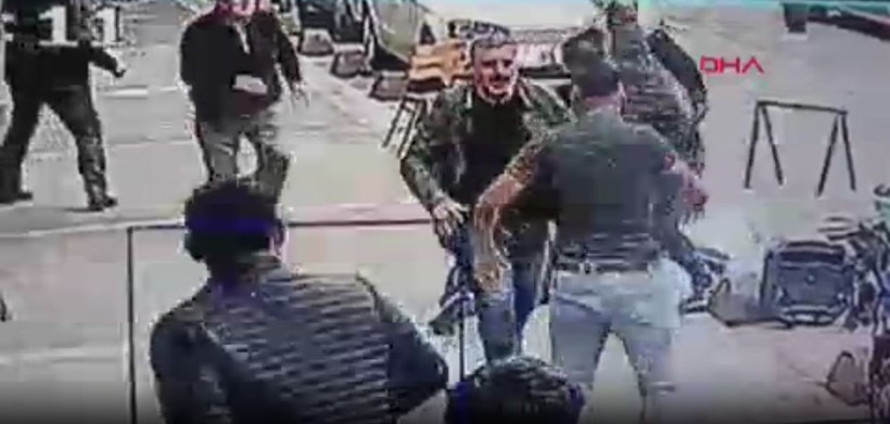 Tokat'ta sokak ortasında keserli saldırı kamerada - Resim: 8