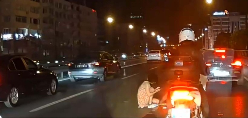 E-5'te korku dolu anlar! Korsan taksici kadını araçtan yola attı - Resim: 4