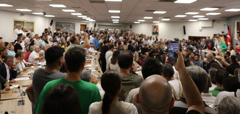 Aydın Büyükşehir Belediye Meclisi'nde gergin anlar! Arbede yaşandı polis müdahale etti - Resim: 7