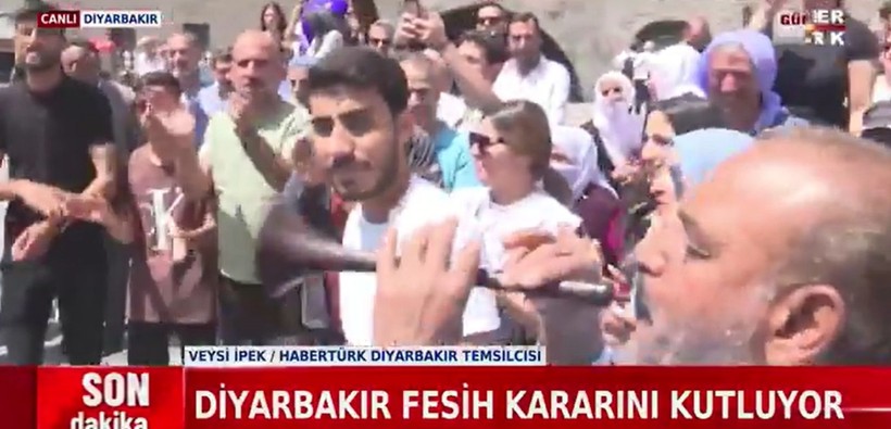 PKK'nın kendini fesih kararı Diyarbakır'da halaylarla kutlandı - Resim: 10