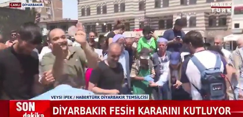 PKK'nın kendini fesih kararı Diyarbakır'da halaylarla kutlandı - Resim: 5