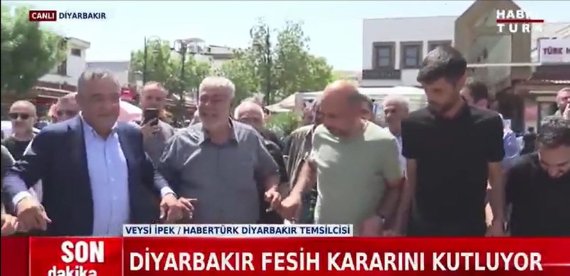PKK'nın kendini fesih kararı Diyarbakır'da halaylarla kutlandı - Resim: 3