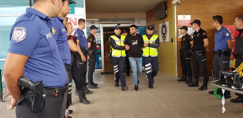 Terkinler çetesi hesap verecek! Adliyeye getirilen üyeler tepkili! Önce ayakkabısını fırlattı, sonra 'Reklam yaptınız bizi' dedi - Resim: 3
