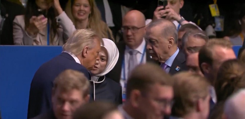NATO Zirvesi’nde liderler aynı karede: Erdoğan-Trump diyaloğu dikkat çekti - Resim : 3