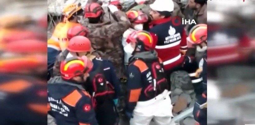 Cumhurbaşkanı Erdoğan, 248 saat sonra enkazdan çıkarılan Aleyna Ölmez ile görüştü: Ağrın var mı kızım? - Resim: 6