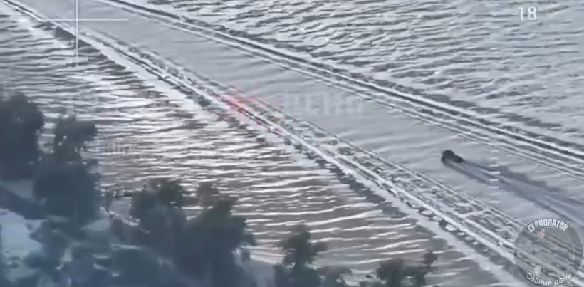 Rusya Ukrayna askerlerini taşıyan feribotu Kamikaze drone ile vurdu - Resim: 4
