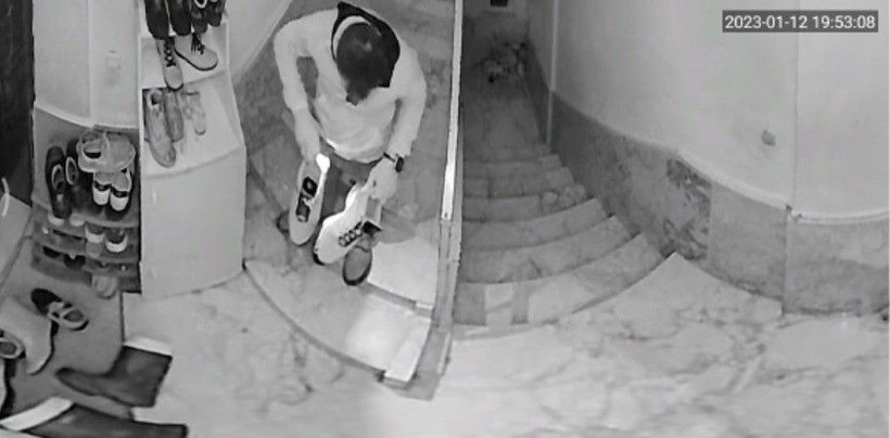 Antalya'daki hırsız ayakkabıları koklaya koklaya çaldı - Resim: 1