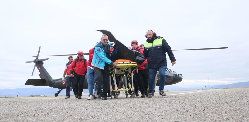 Dünya turuna çıkan pilotun uçağı dağa çarptı: 1 ölü, 1 mucize kurtuluş - Resim : 5