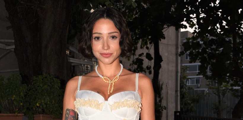 Zeynep Bastık 30 yaşına girdi! Olay doğum gününden dudak dudağa poz geldi - Resim: 2