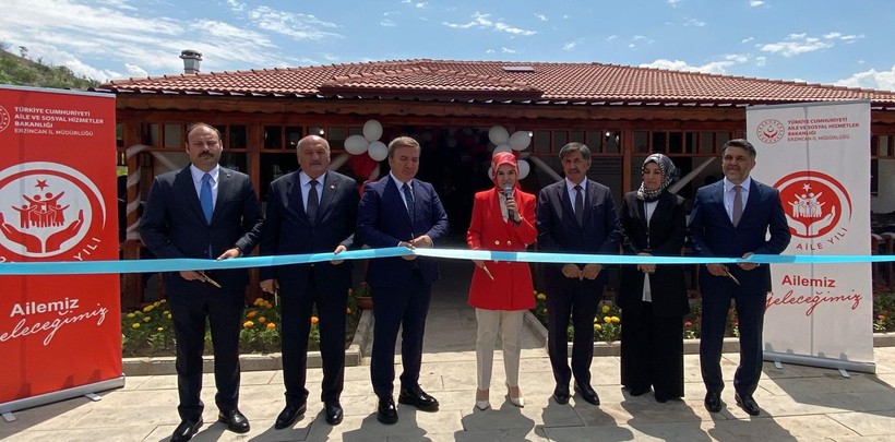 Bakan Göktaş, kadın kooperatifinde hamur açtı - Resim: 3