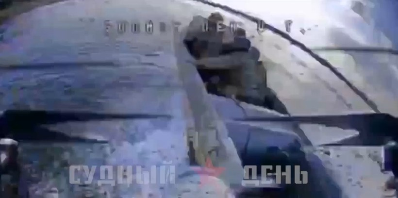 Rusya Ukrayna askerlerini taşıyan feribotu Kamikaze drone ile vurdu - Resim: 3