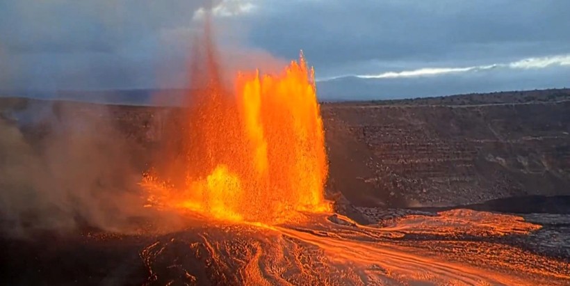 Dünyanın en aktif yanardağı Kilauea yeniden lav kustu: 300 metrelik patlama! - Resim : 2