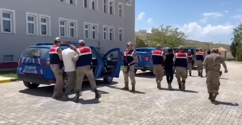Jandarmadan göçmen kaçakçılarına dev operasyon! Organizatör yakalandı - Resim: 9