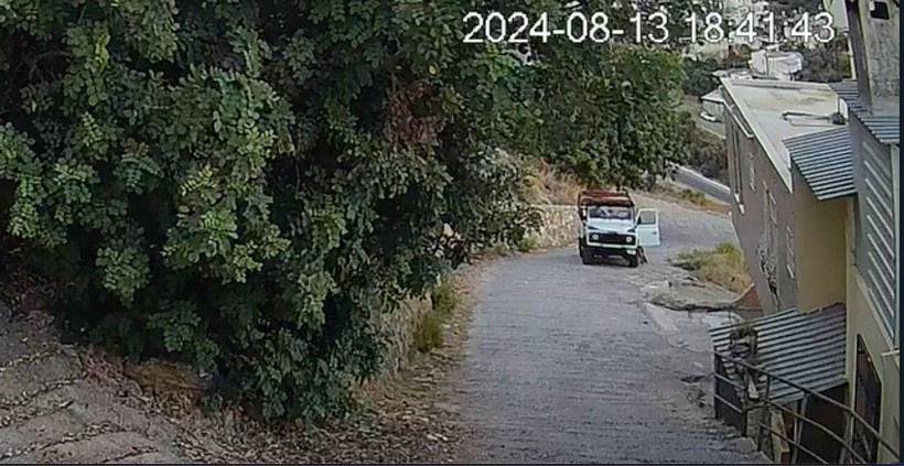 El freni boşalan cip uçuruma yuvarlandı! Eşini ve 1 yaşındaki kızını kurtarmak isteyen babanın çabası işe yaramadı - Resim: 6