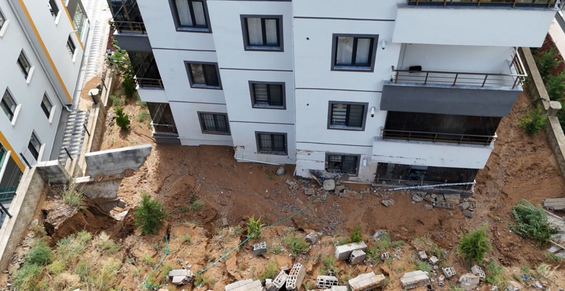 Ankara'da sağanak felakete neden oldu: İstinat duvarı yıkıldı, araçlar su altında kaldı - Resim: 5