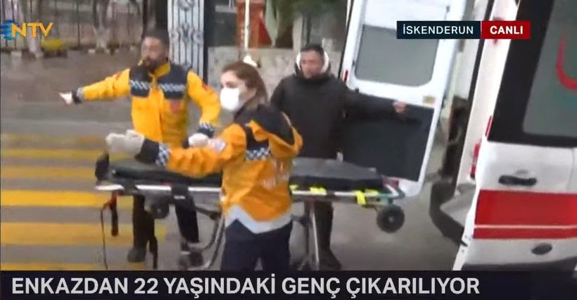 Son dakika... Hatay İskenderun'da 14 saat sonra 22 yaşındaki Gülşah Kaplan kurtarıldı - Resim: 4