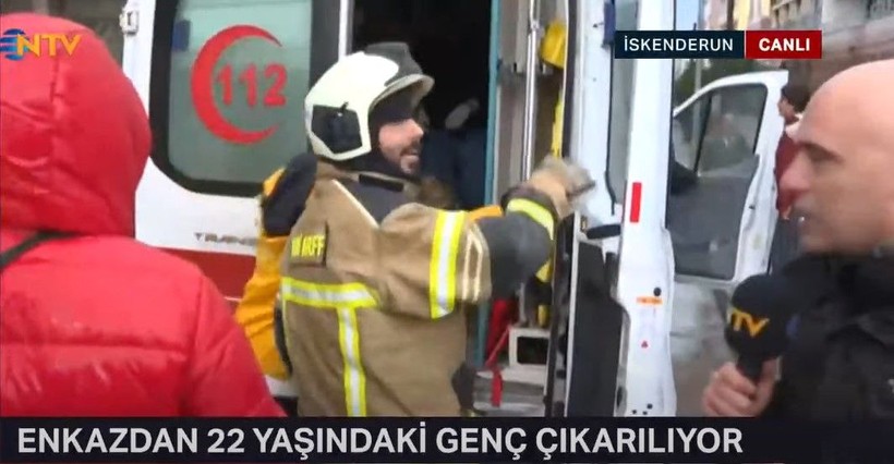 Son dakika... Hatay İskenderun'da 14 saat sonra 22 yaşındaki Gülşah Kaplan kurtarıldı - Resim: 1