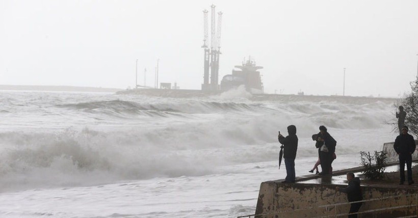 Meteoroloji uyardı: Sağanak yağmur ve fırtına geliyor! Şemsiyesiz dışarı çıkmayın - Resim: 1