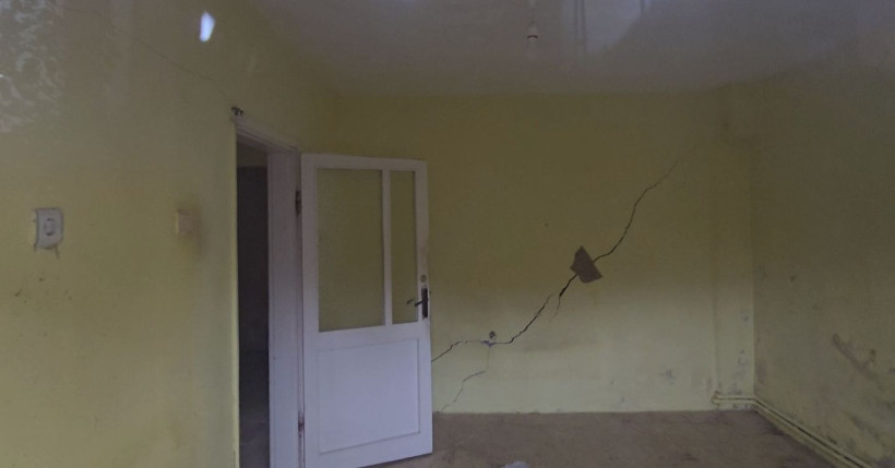 Beykoz'da duvarlarında çatlak oluşan 2 bina tahliye edildi - Resim: 1